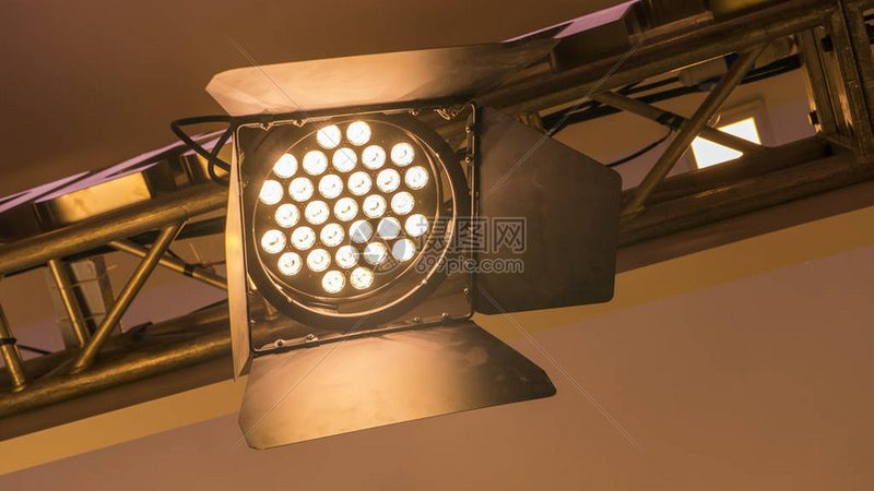 星级酒店客房照明亮度要求解析